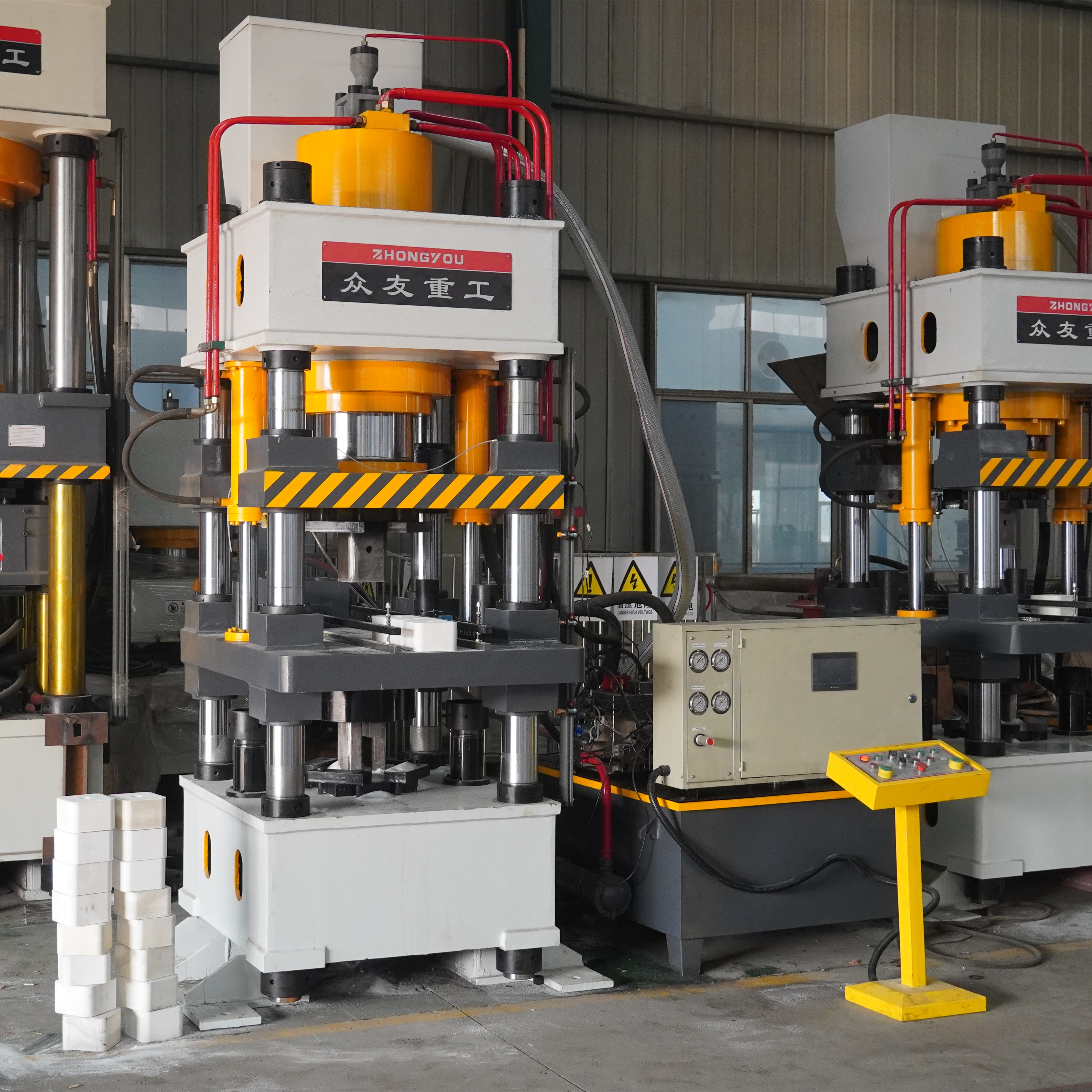 315吨牛羊舔砖液压机 315T牛羊舔盐压块压力机 四梁四柱油压机